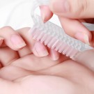 Manikyr og støvbørste, liten gjennomsiktig 6,5 x 3,5cm thumbnail